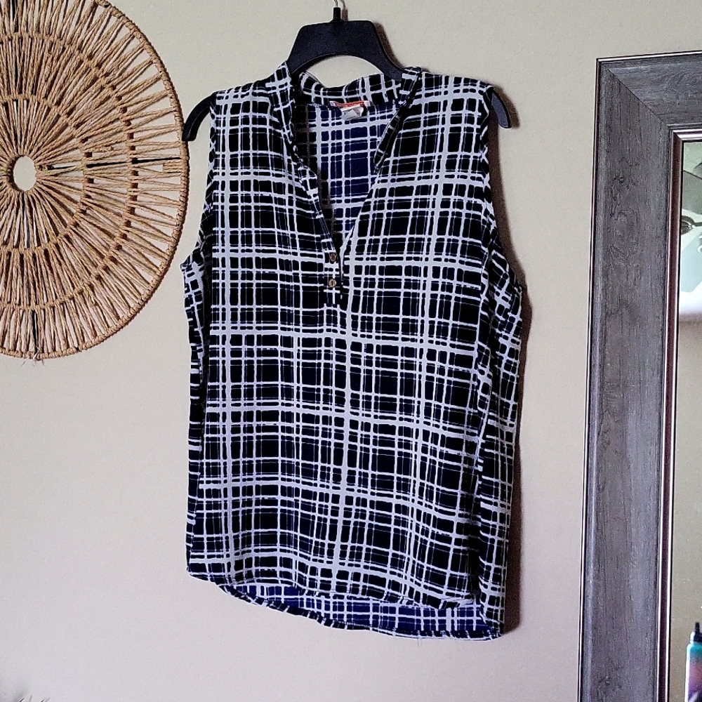 Claudia Richard white and navy blue blouse XL